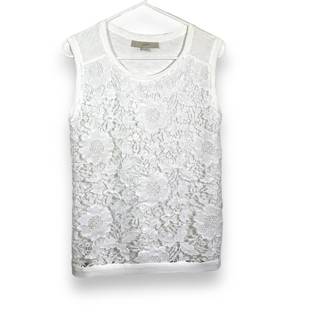 Women's Loft Top Size Medium White Embroidered Flowers on Front. Lining